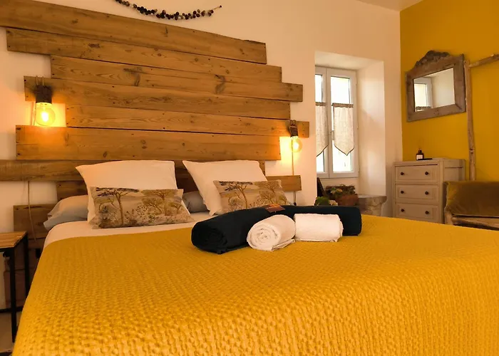 Les Bohemielles Mathilda ベッド・アンド・ブレックファスト 3*